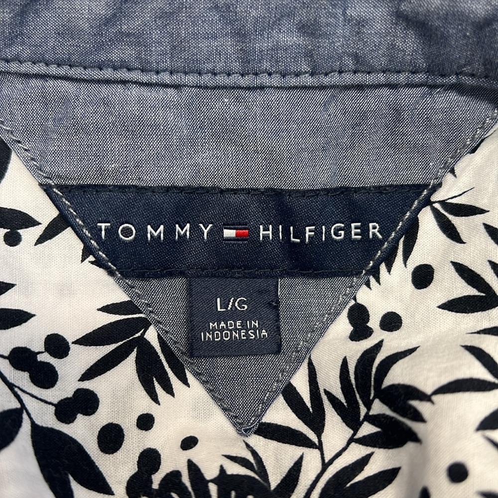 Tommy Hilfiger Large Shirt - Picture 3 of 3